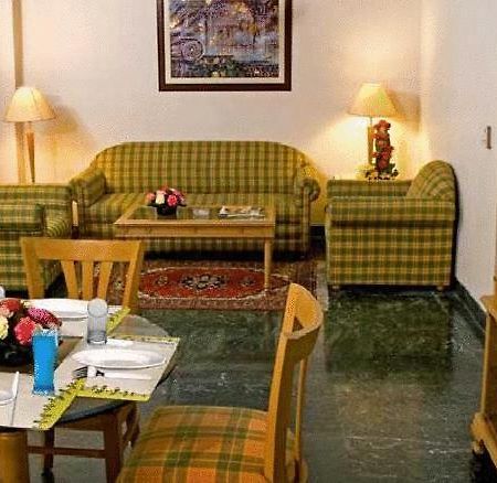 Savoy Suites Ноида Екстериор снимка