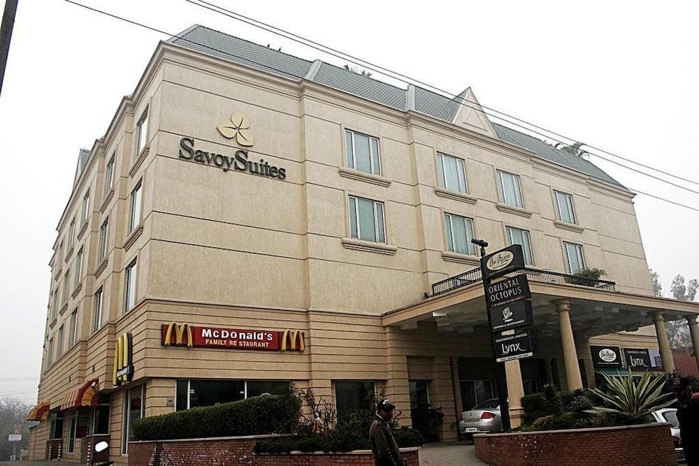 Savoy Suites Ноида Екстериор снимка