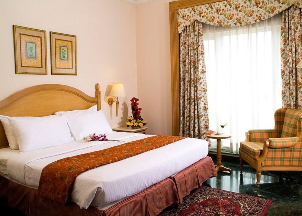 Savoy Suites Ноида Екстериор снимка