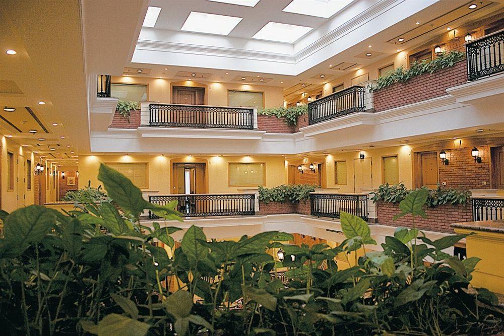 Savoy Suites Ноида Екстериор снимка