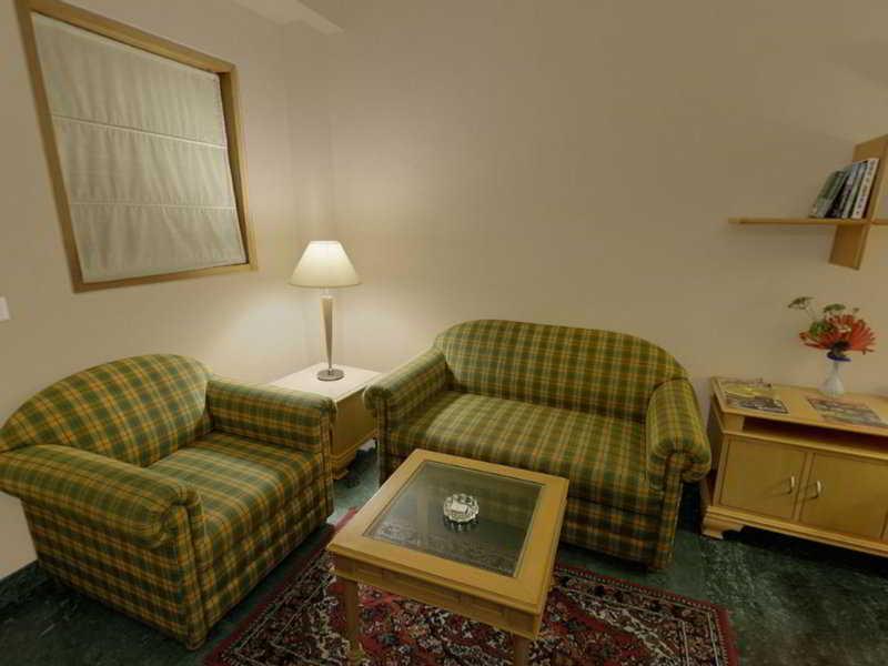 Savoy Suites Ноида Стая снимка