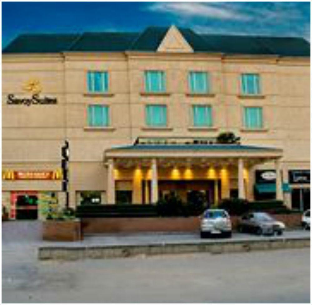 Savoy Suites Ноида Екстериор снимка