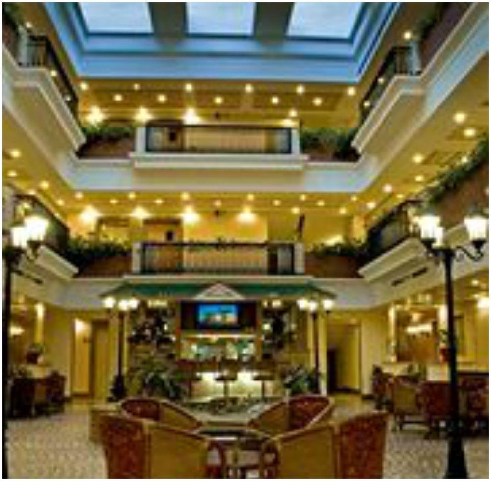 Savoy Suites Ноида Екстериор снимка