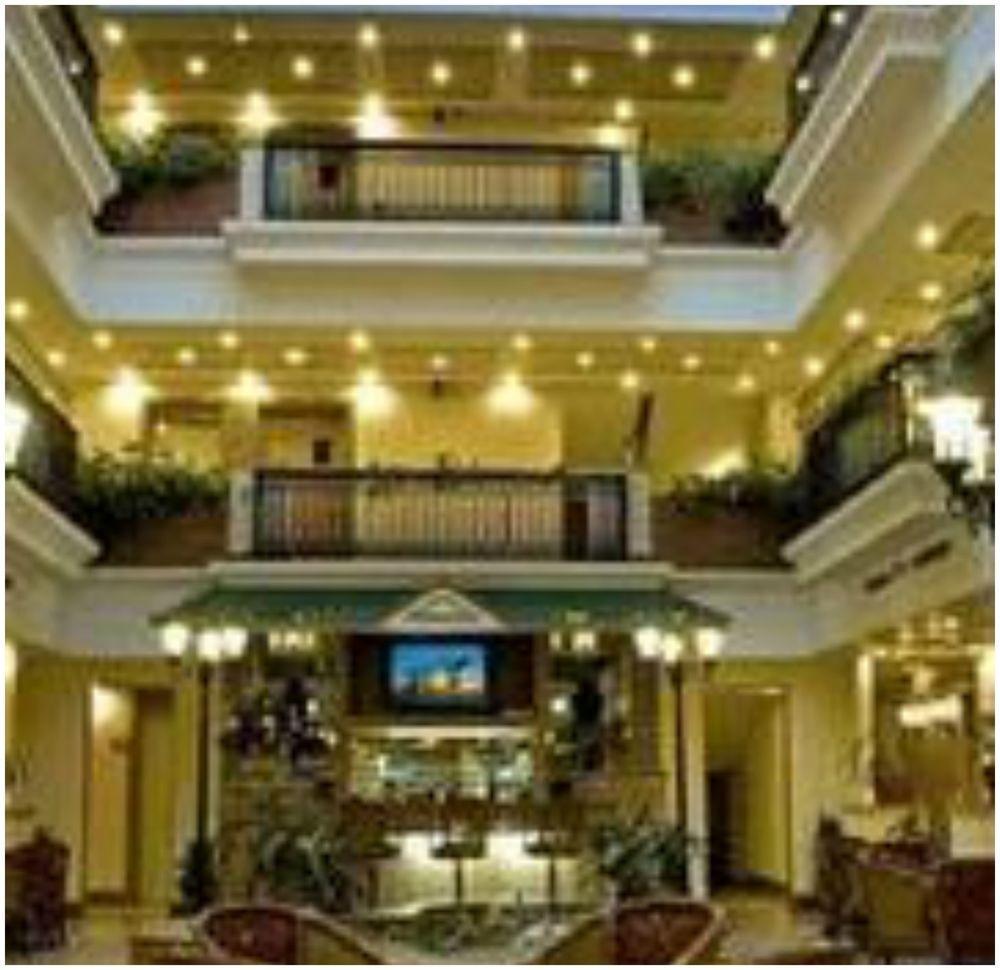 Savoy Suites Ноида Екстериор снимка