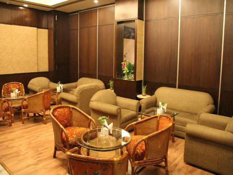 Savoy Suites Ноида Екстериор снимка