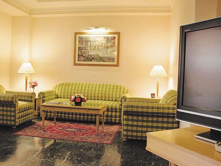 Savoy Suites Ноида Екстериор снимка
